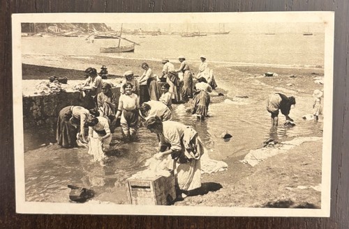 Old postcard laundresses - , in